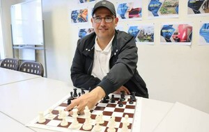 Michel Poileux donne de son temps pour enseigner les échecs à Pontivy
